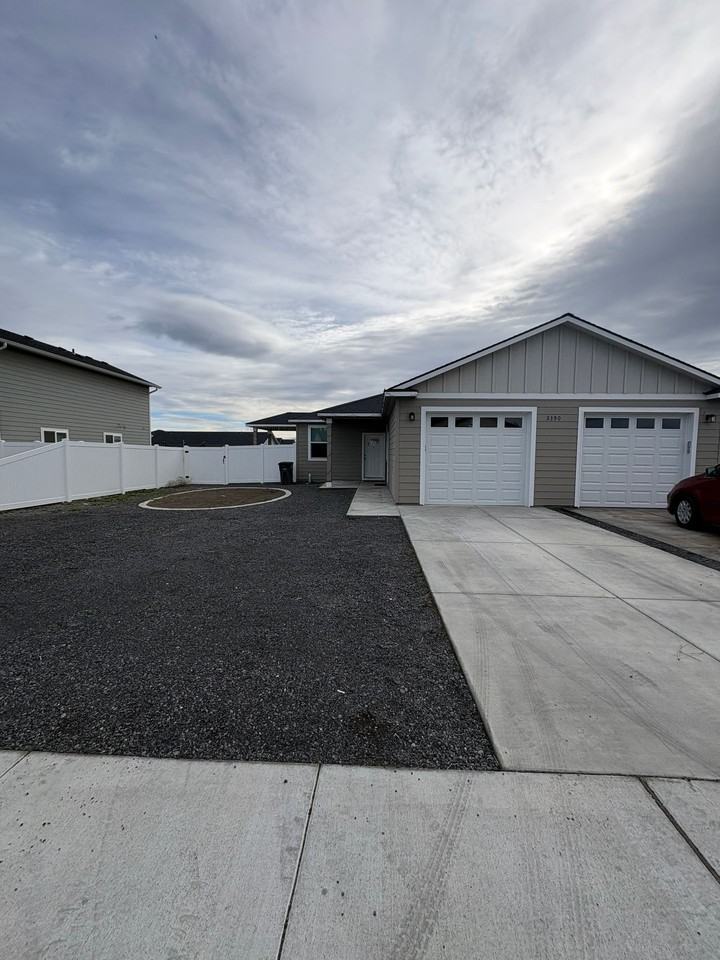 Single level Duplex for Rent Ephrata - Photo 2 of 10