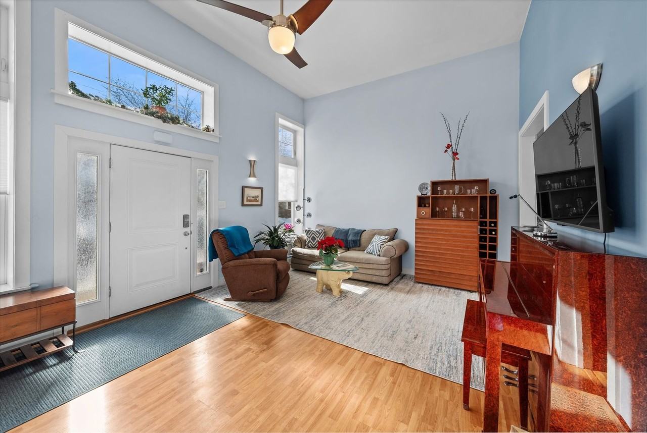 217 W Biddle St - Photo 2 of 22