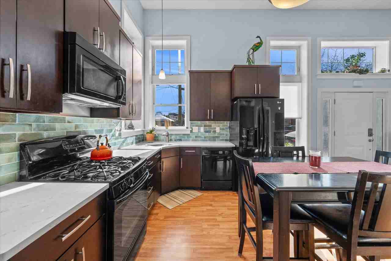 217 W Biddle St - Photo 4 of 22