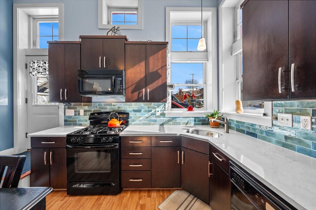 217 W Biddle St - Photo 5 of 22