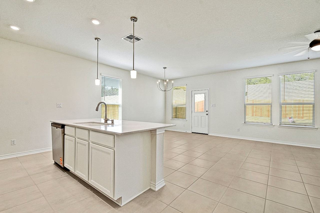 600 Siefert Pond Dr - Photo 3 of 31