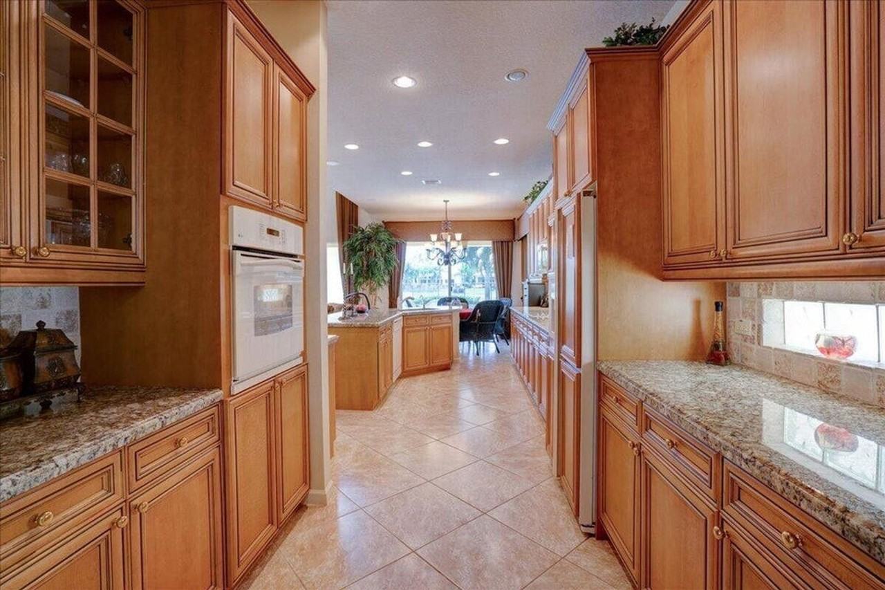 10891 Northgreen Dr - Photo 3 of 28