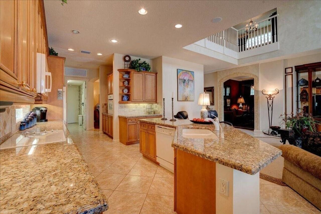 10891 Northgreen Dr - Photo 5 of 28