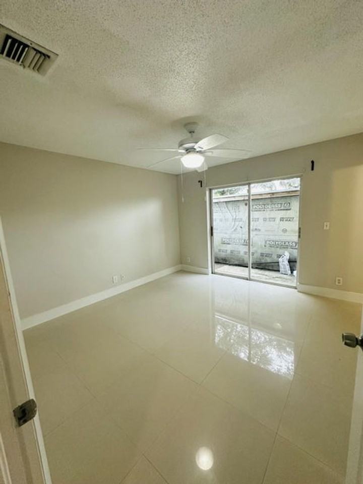 451 Cypress Way W - Photo 5 of 10