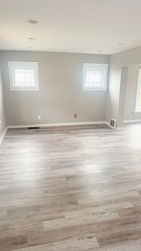 734 Meek St - Photo 2 of 11