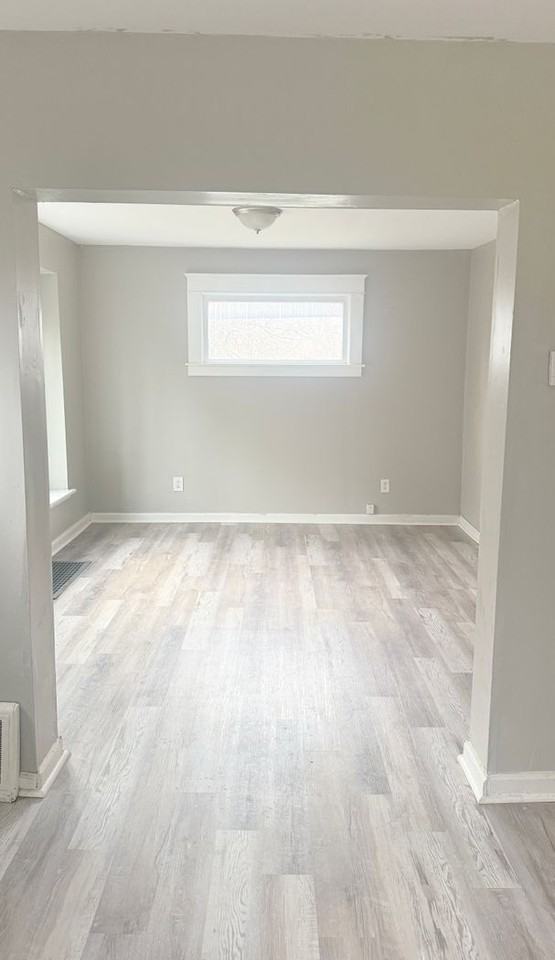 734 Meek St - Photo 4 of 11
