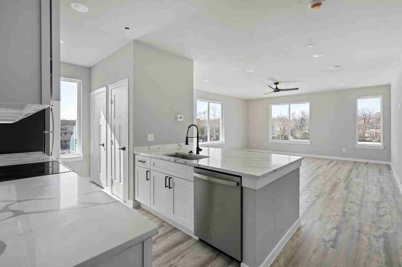 948 Corinth Street Rd - Photo 6 of 50