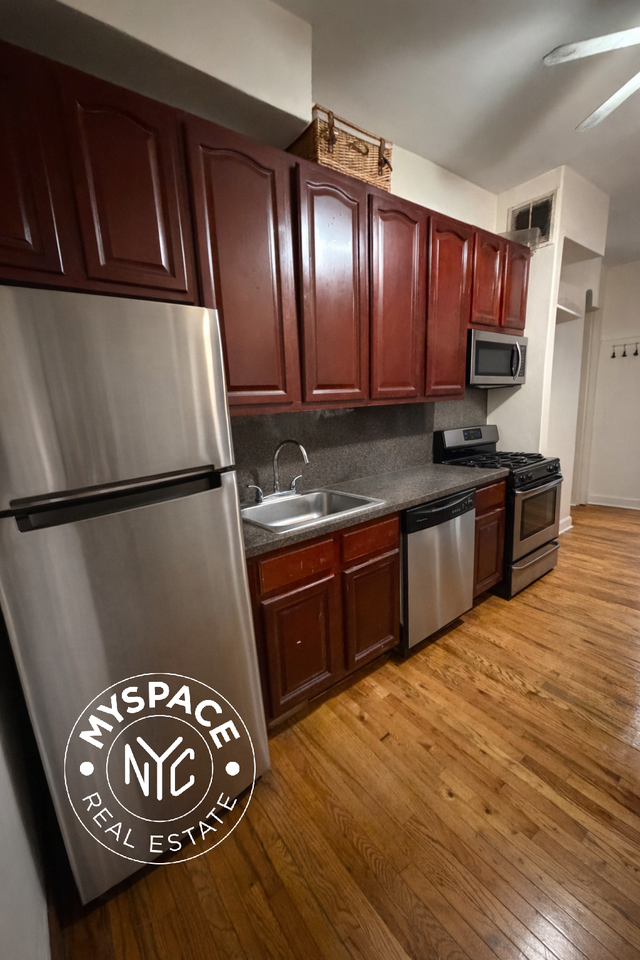 763 Saint Johns Pl #1L - Photo 3 of 18