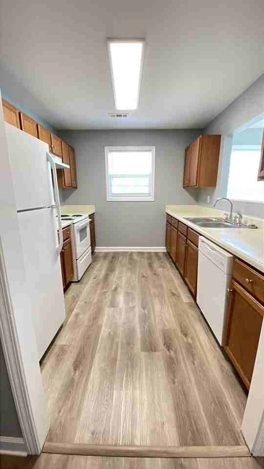 Kingsview Pointe - Photo 6 of 31