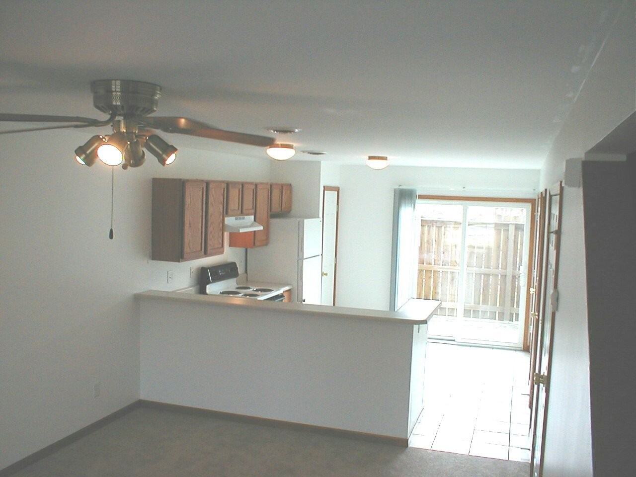 921-927 E. Grand Avenue - Photo 2 of 16