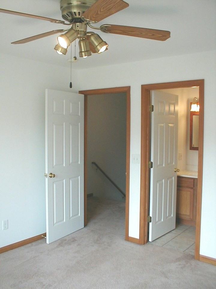 921-927 E. Grand Avenue - Photo 6 of 16