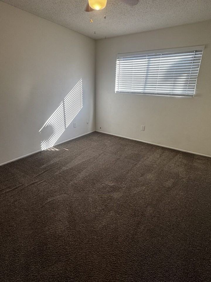 425 S 3rd Ave #A - Photo 7 of 12