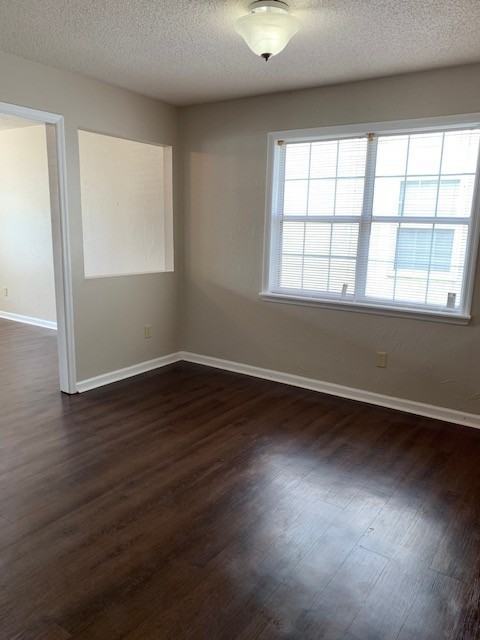 3010 Kensington Ln - Photo 4 of 11