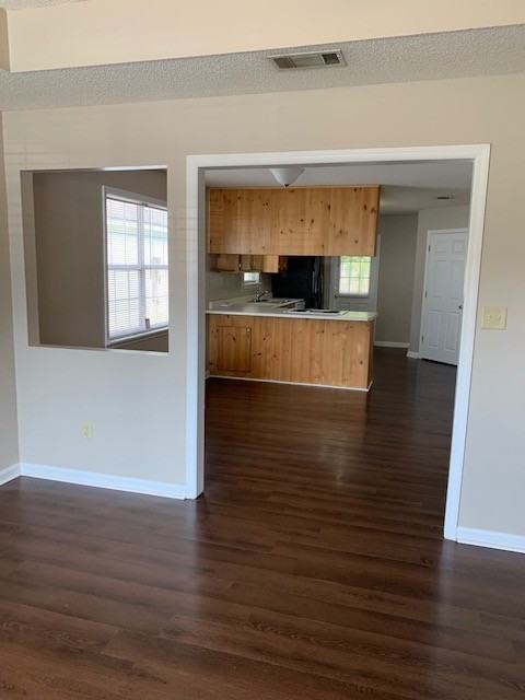 3010 Kensington Ln - Photo 5 of 11