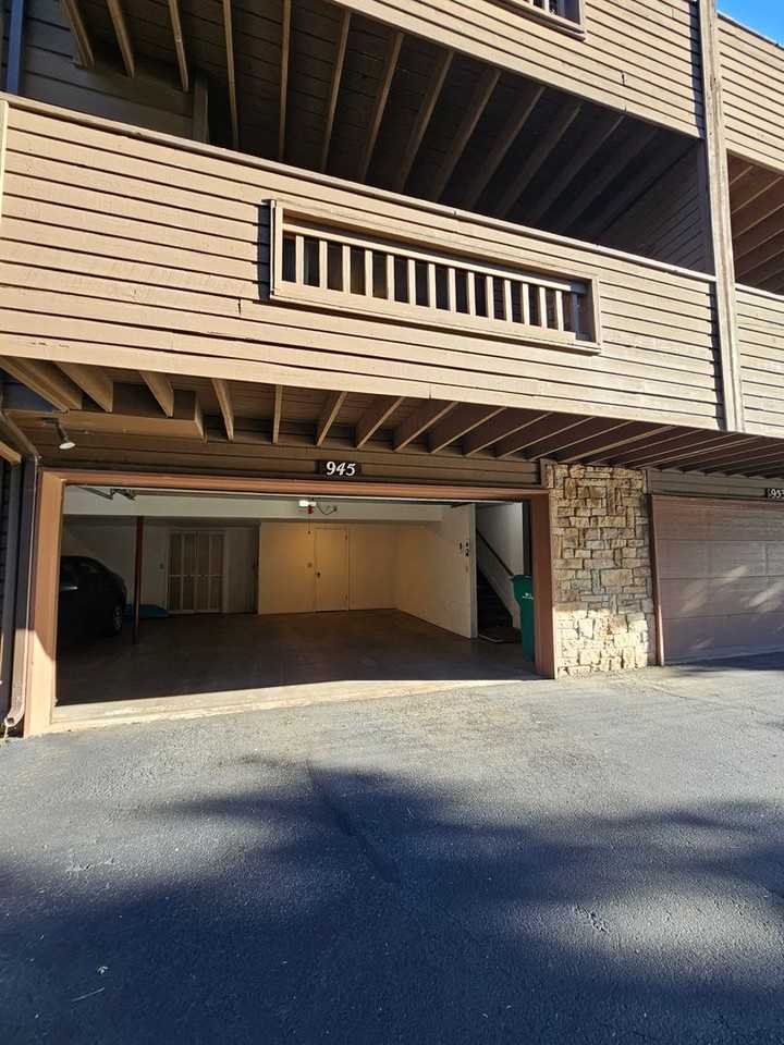 945 Moorings Dr - Photo 3 of 23