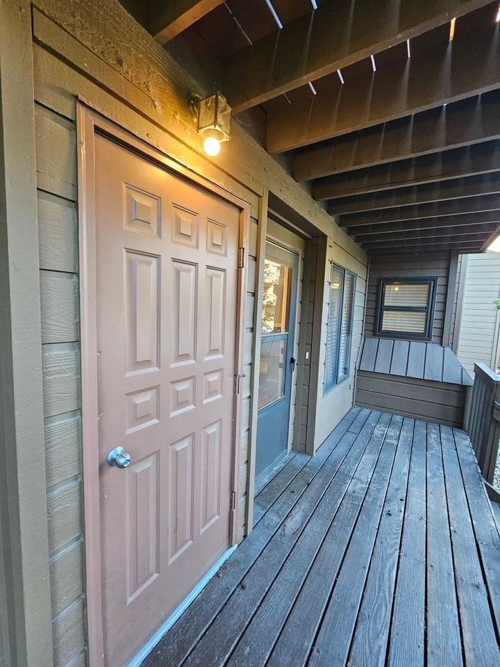 945 Moorings Dr - Photo 4 of 23