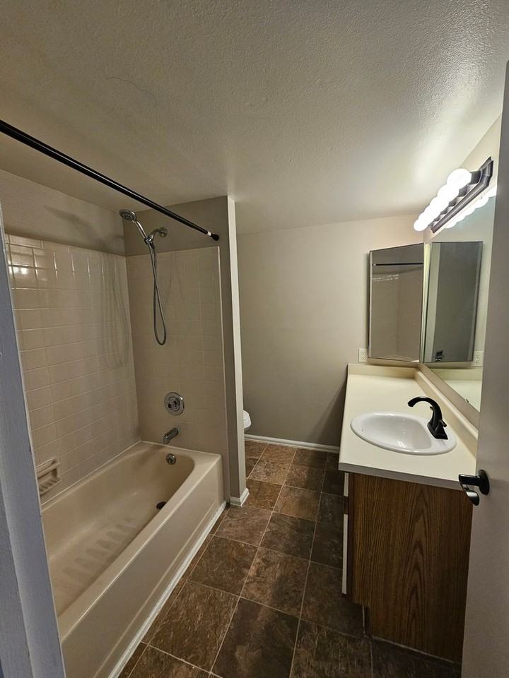 945 Moorings Dr - Photo 7 of 23