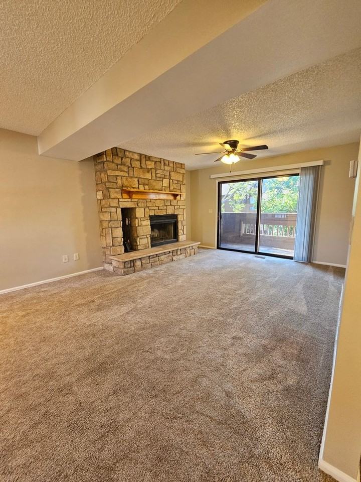 945 Moorings Dr - Photo 5 of 23