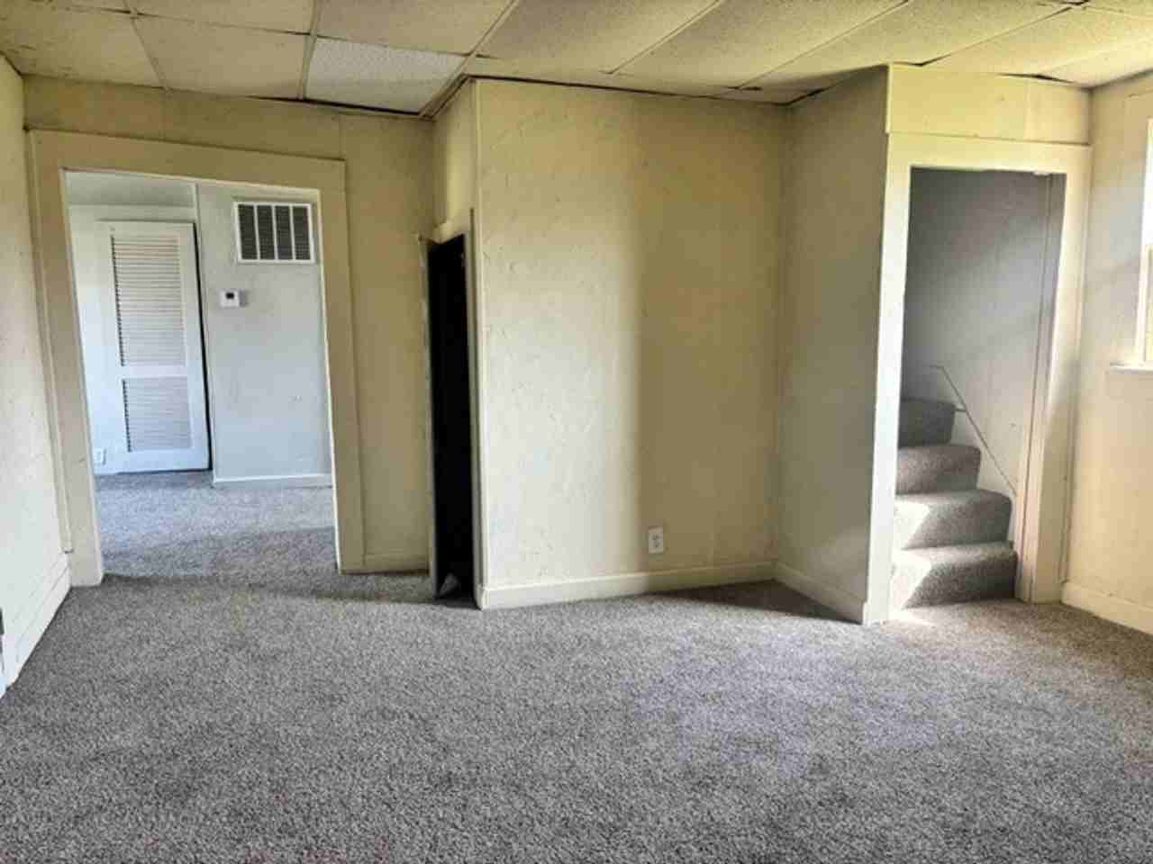 1425 Uhlhorn St - Photo 2 of 13