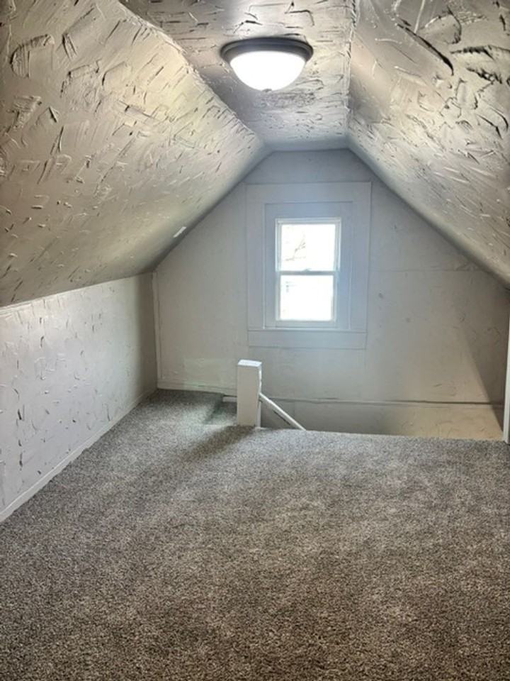 1425 Uhlhorn St - Photo 4 of 13