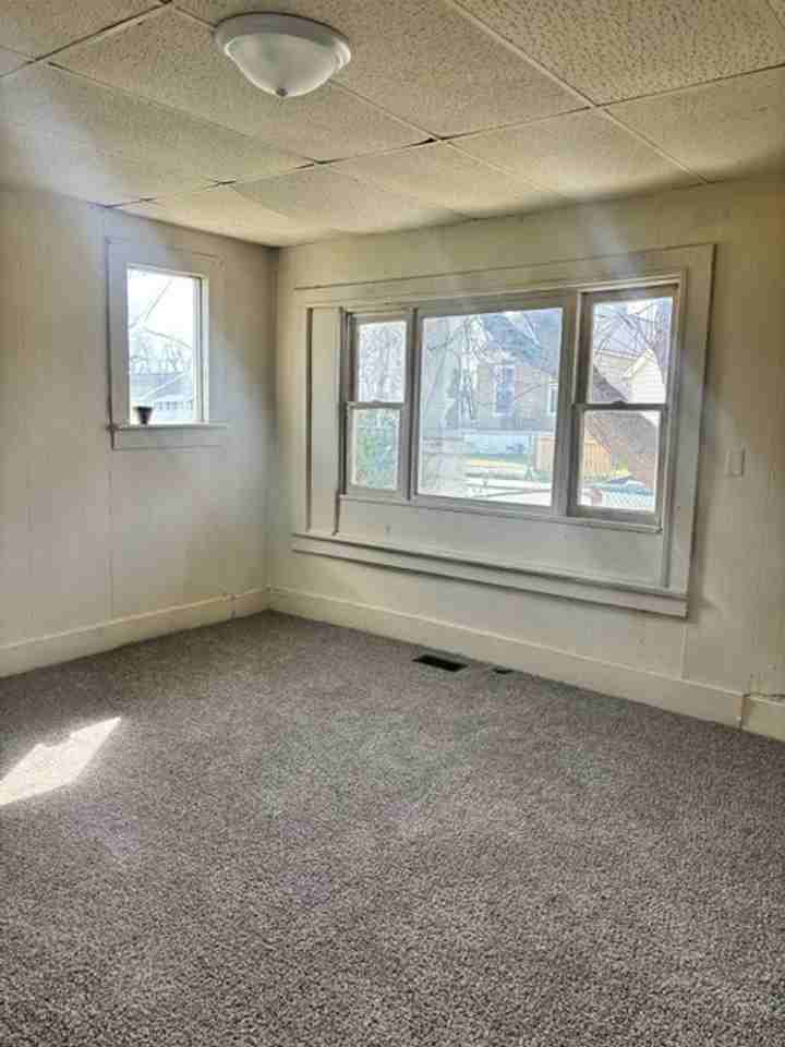 1425 Uhlhorn St - Photo 6 of 13