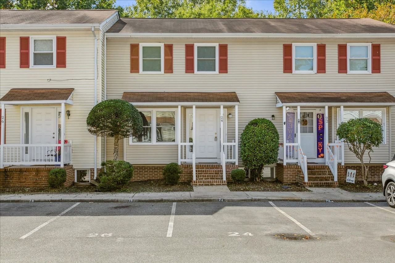 24 Bromley Dr - Photo 2 of 46