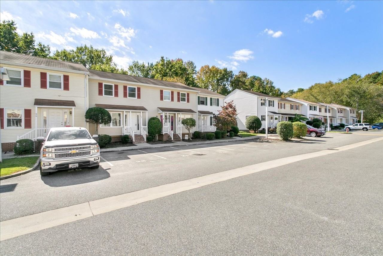 24 Bromley Dr - Photo 4 of 46