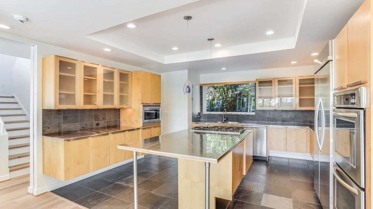 8158 W Mercer Way - Photo 6 of 35