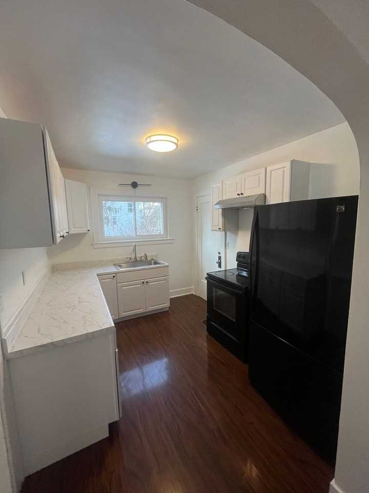 459 N Winton Rd - Photo 3 of 37