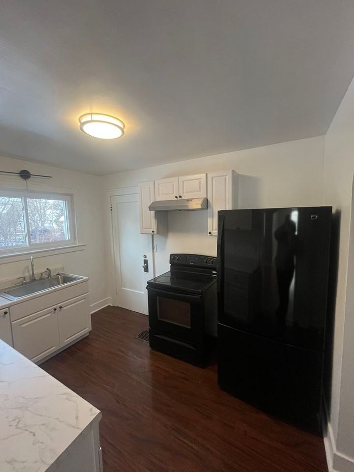 459 N Winton Rd - Photo 4 of 37