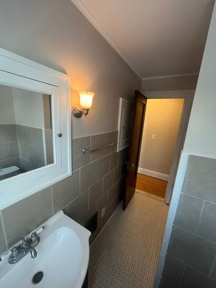 459 N Winton Rd - Photo 7 of 37