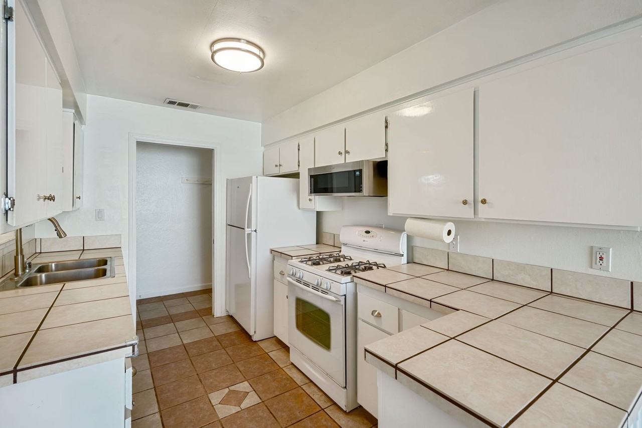 2536 Ribier Way - Photo 3 of 42