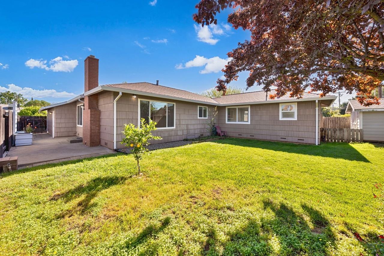 2536 Ribier Way - Photo 5 of 42