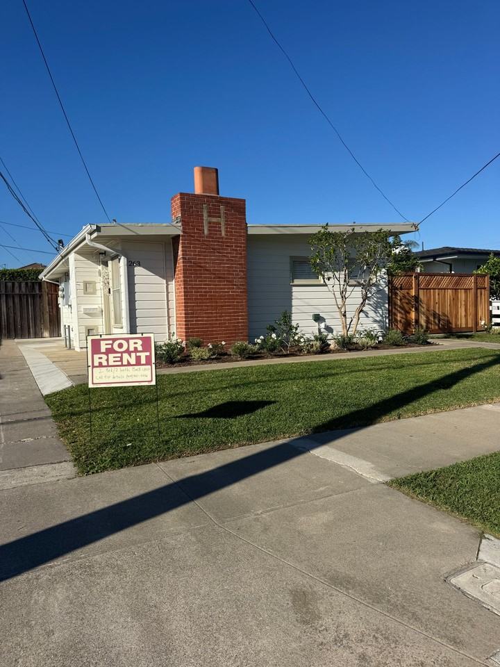 263 E 21st St - Photo 3 of 30