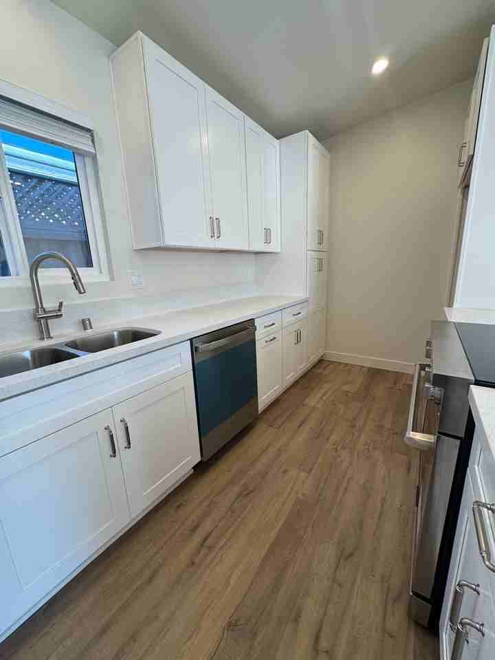 263 E 21st St - Photo 5 of 30