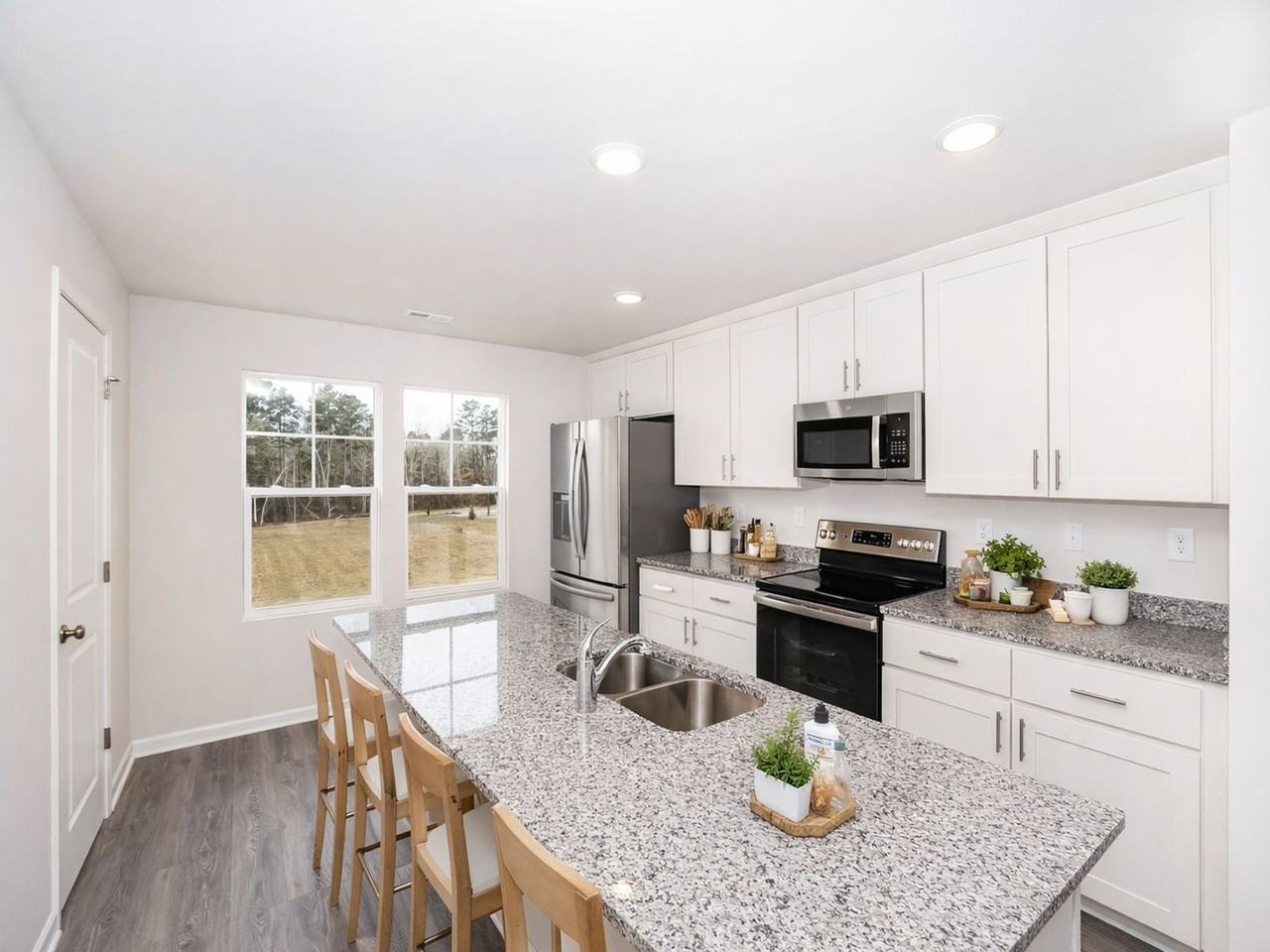 225 Kennerly Ave - Photo 6 of 24