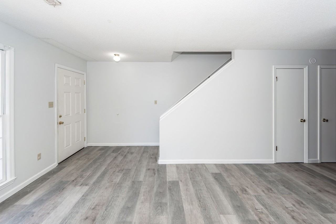 120 Colonial Ct - Photo 6 of 27