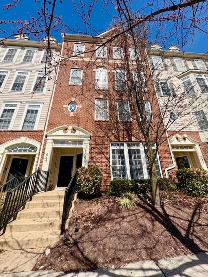 645 Whetstone Glen St - Photo 2 of 35