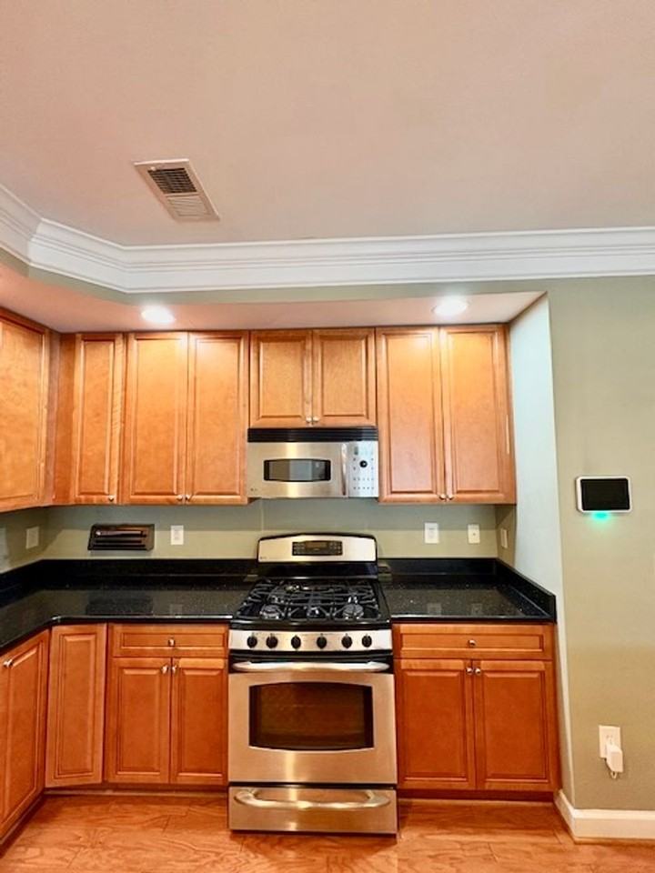 645 Whetstone Glen St - Photo 7 of 35