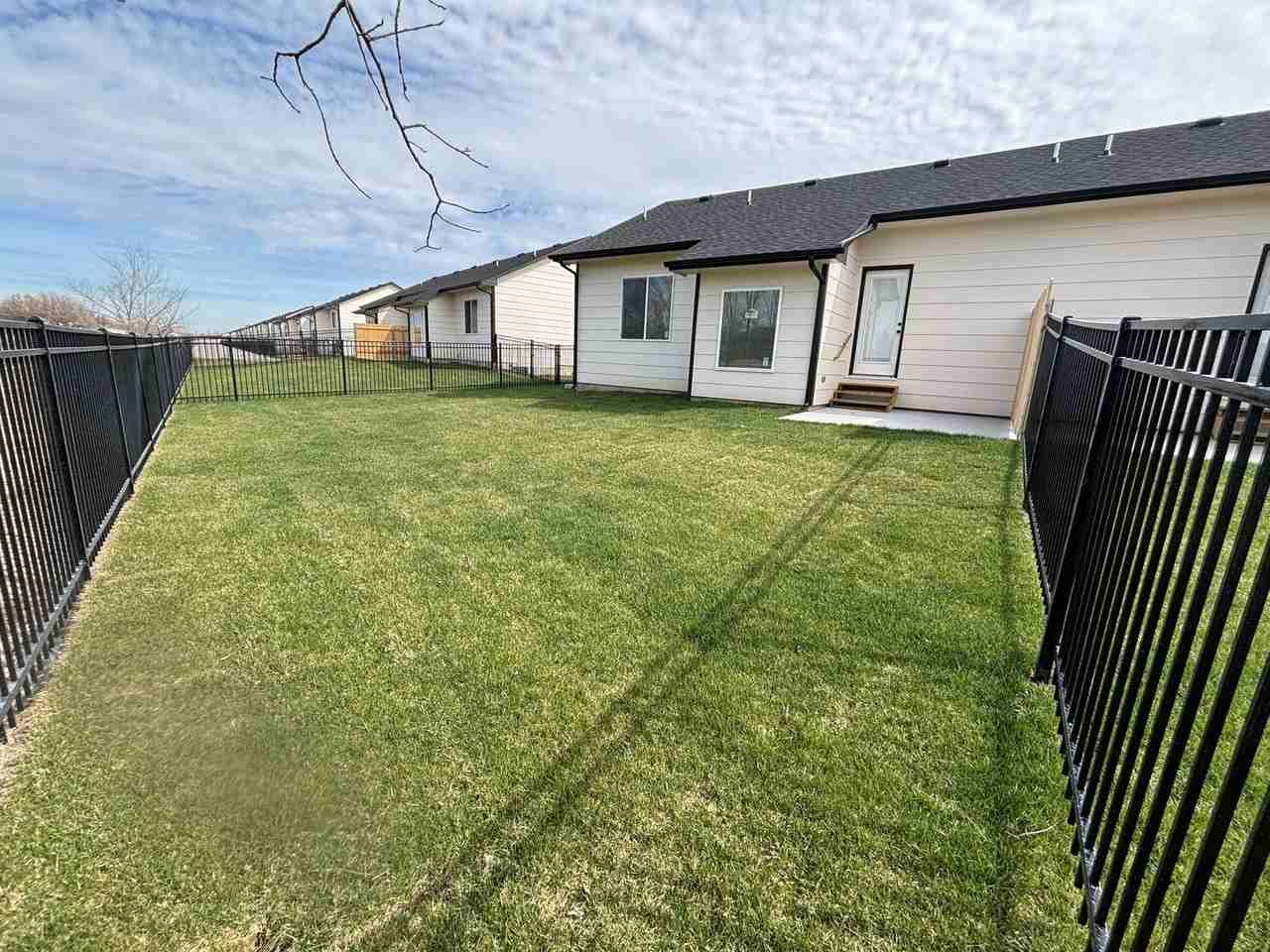 5249/51 Chase - Photo 3 of 22