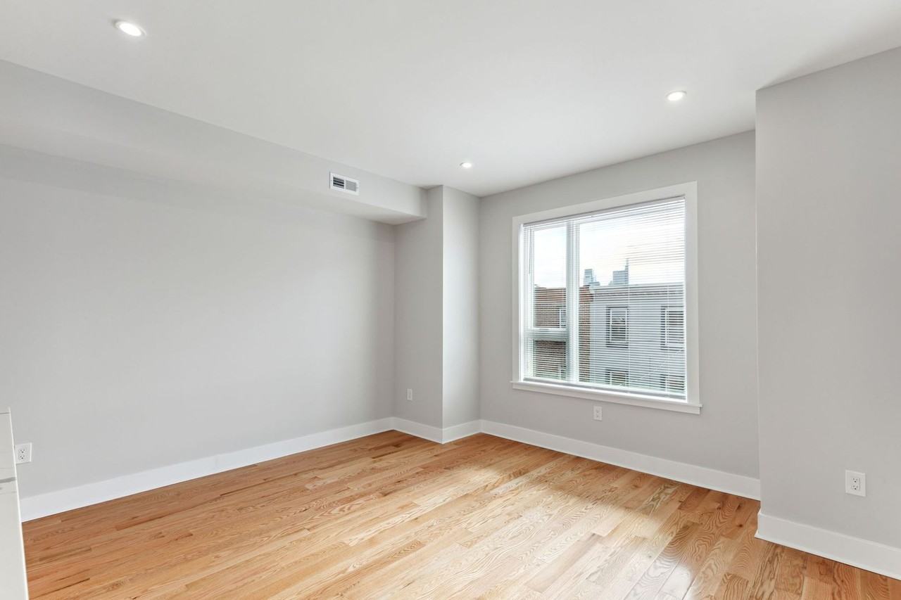 2427 W Thompson St - Photo 7 of 33