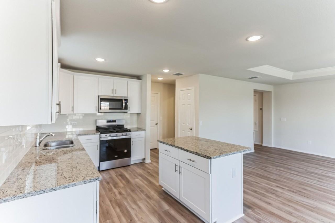 16009 Wanderer Ln - Photo 3 of 22