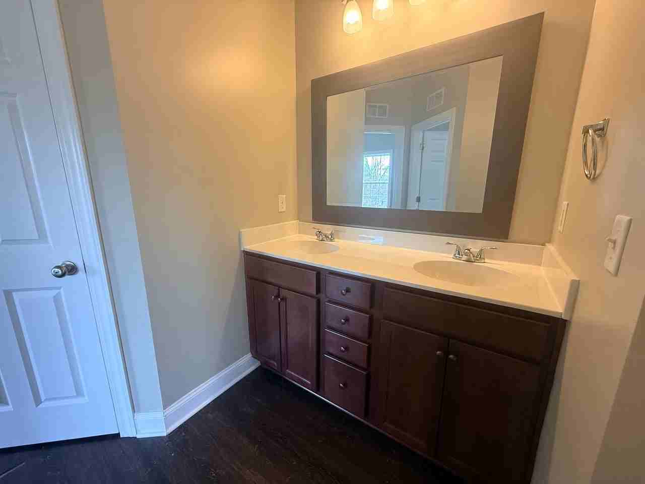 526 Dennis Way - Photo 4 of 7