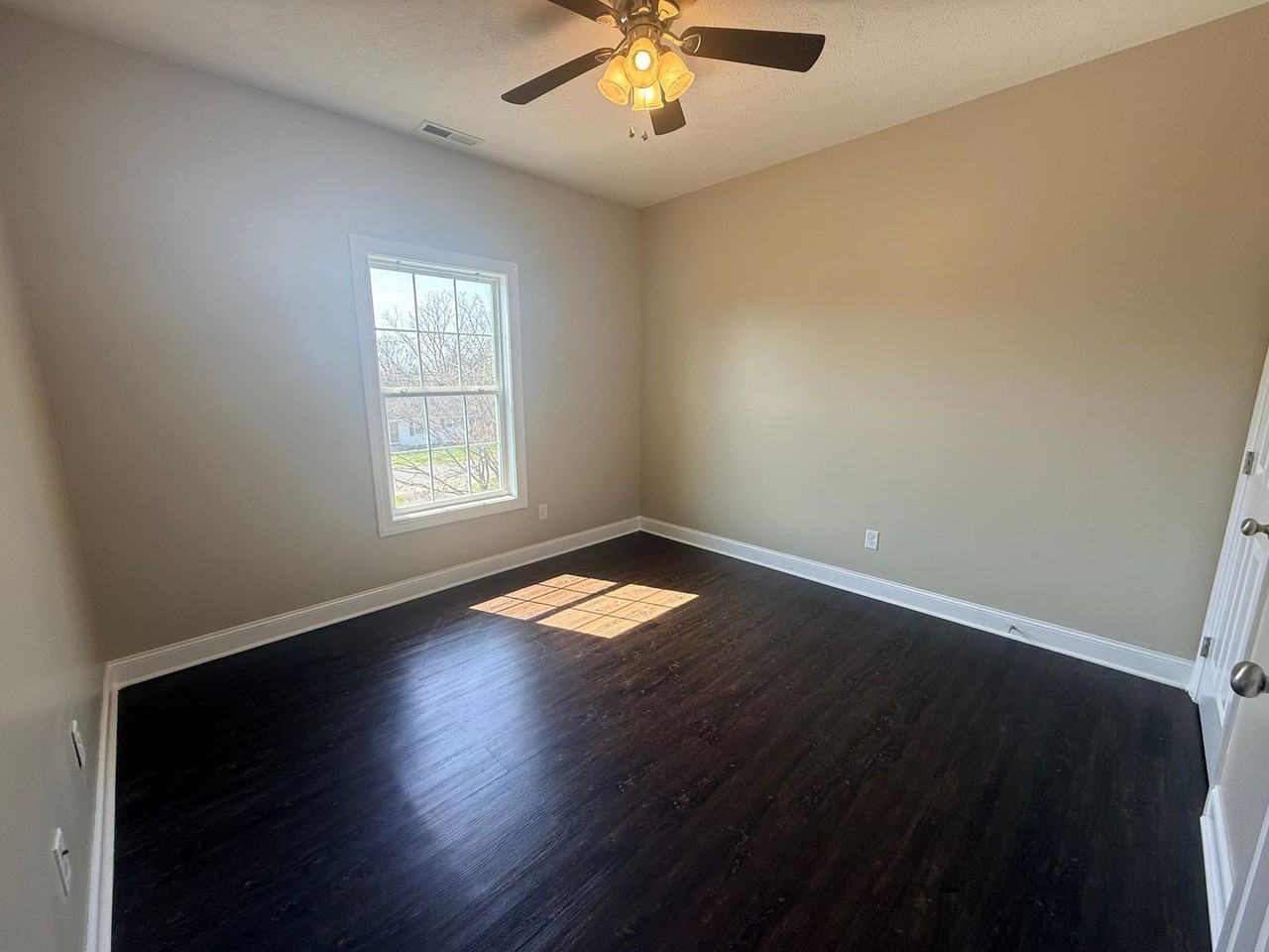 526 Dennis Way - Photo 6 of 7