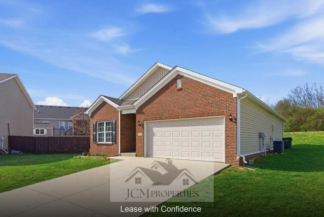 925 Dawson Creek Way - Photo 2 of 11