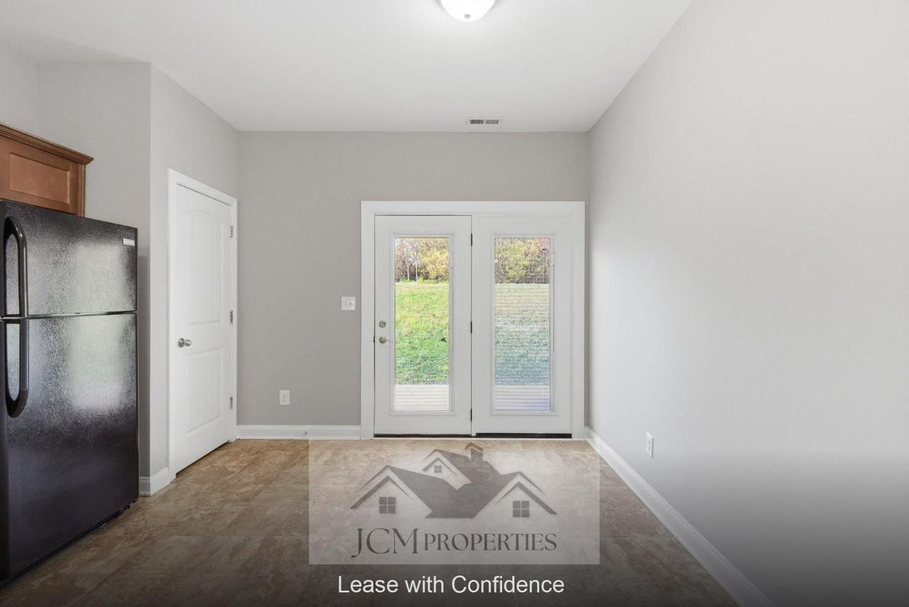 925 Dawson Creek Way - Photo 5 of 11