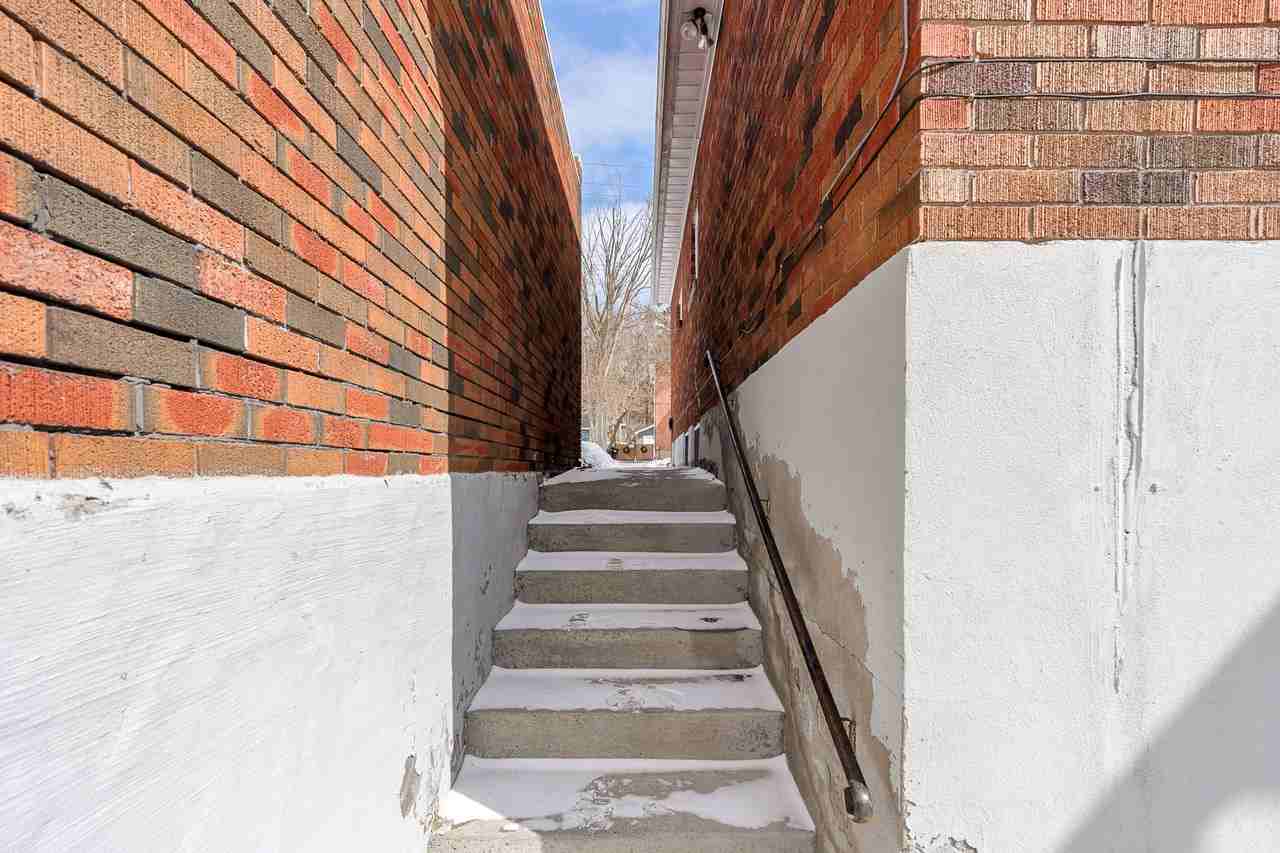 138 Owen St - Photo 2 of 13