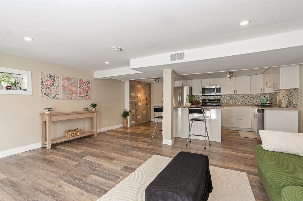 138 Owen St - Photo 3 of 13