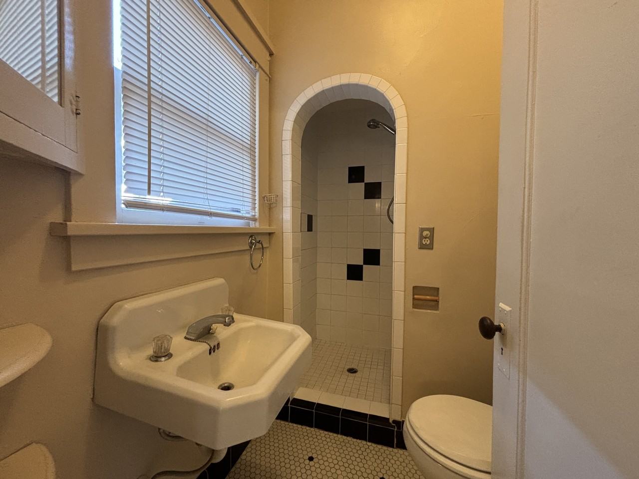 117 Lee St. B - 1 #1 - Photo 3 of 7