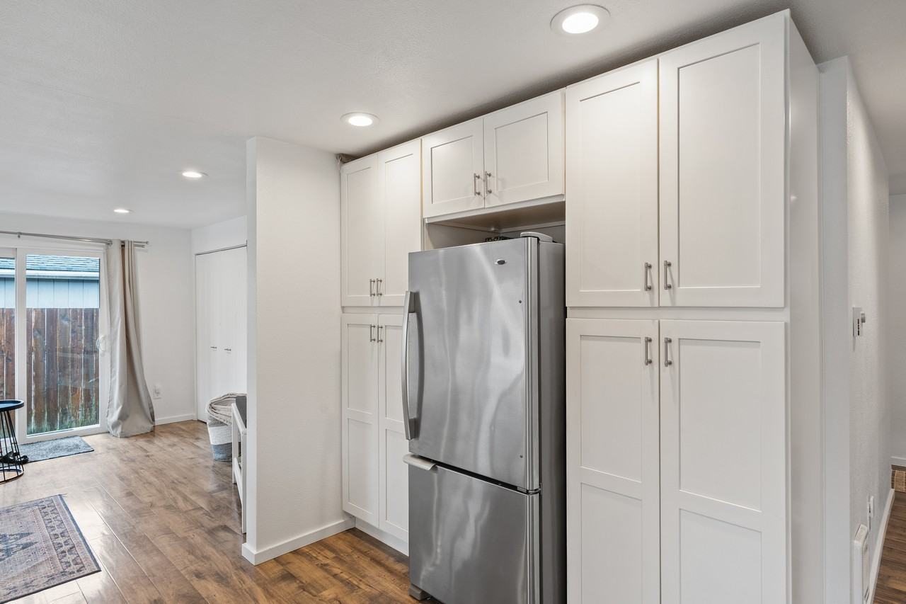 4817 N Vassault St #1 - Photo 3 of 20